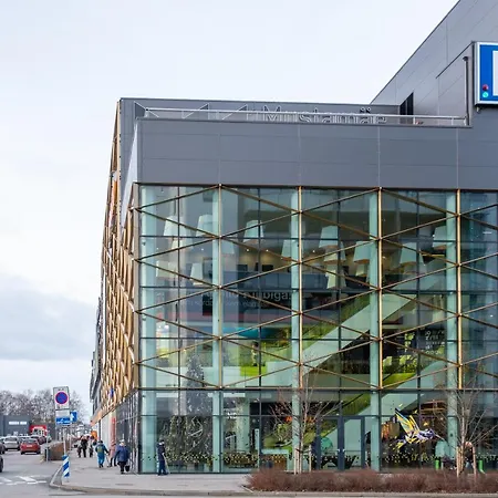 Mustamaee Next To Shops & Cinema - Free Parking